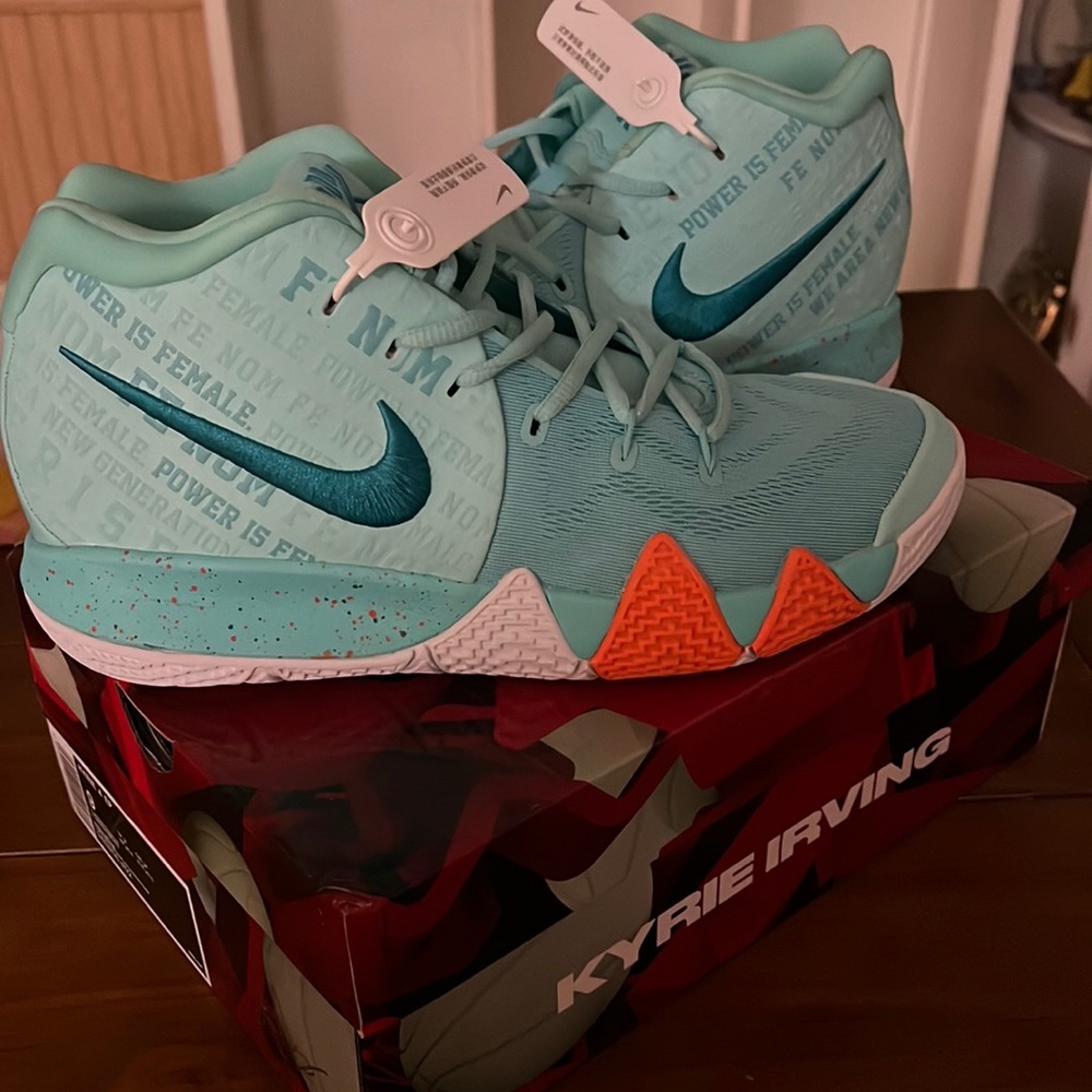 Kyrie 4 Power is Female Basketball Shoes
